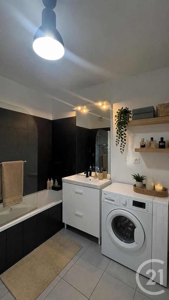 Appartement T4 &agrave; vendre - 4 pi&egrave;ces - 74,11 m2 - St Fons - 69 - RHONE-ALPES