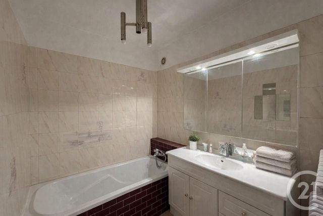 Appartement T5 &agrave; vendre - 5 pi&egrave;ces - 102,01 m2 - Venissieux - 69 - RHONE-ALPES