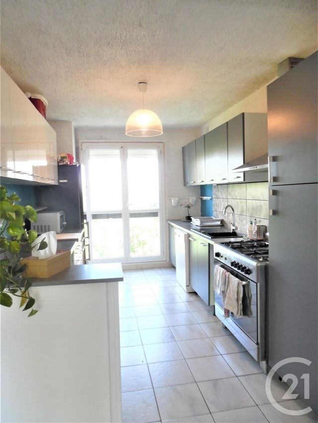 Appartement T4 &agrave; vendre - 4 pi&egrave;ces - 76,16 m2 - St Fons - 69 - RHONE-ALPES