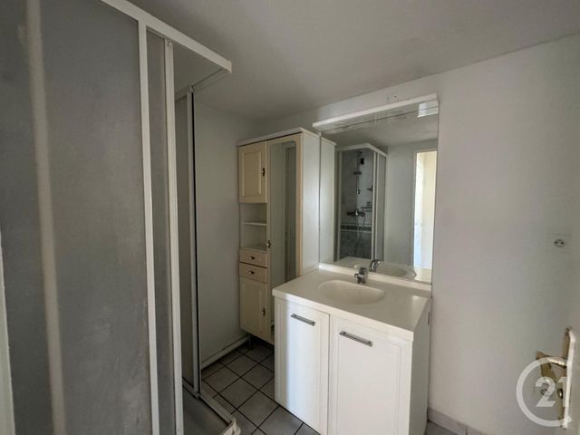 Appartement T3 &agrave; vendre - 3 pi&egrave;ces - 69,72 m2 - St Fons - 69 - RHONE-ALPES