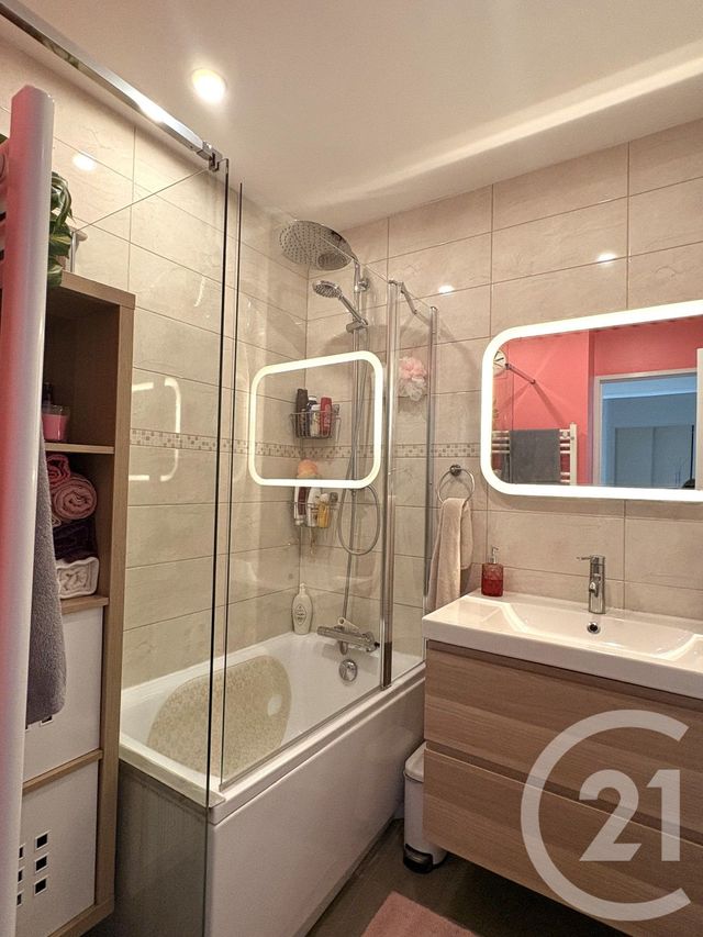 Appartement T3 &agrave; vendre - 3 pi&egrave;ces - 68 m2 - Venissieux - 69 - RHONE-ALPES