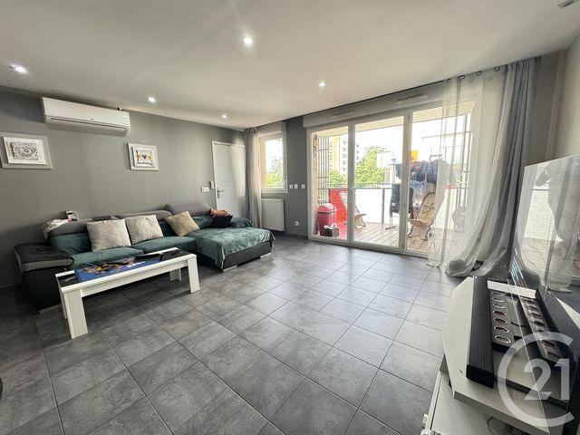Appartement F5 &agrave; louer - 5 pi&egrave;ces - 93,17 m2 - St Fons - 69 - RHONE-ALPES