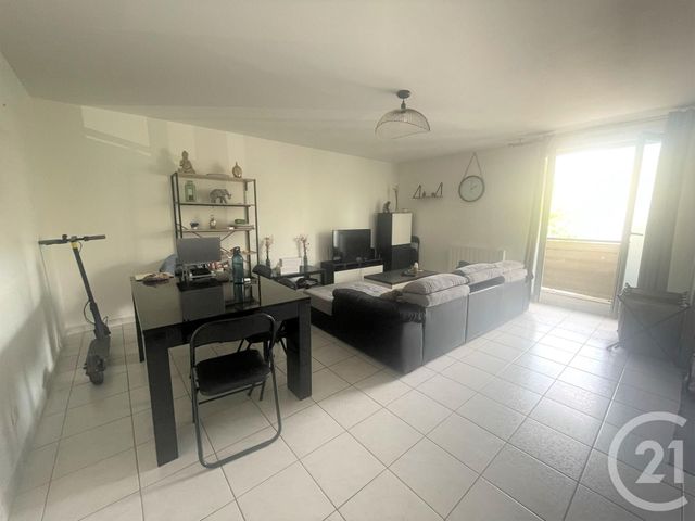 Appartement T3 &agrave; louer - 3 pi&egrave;ces - 65,92 m2 - Venissieux - 69 - RHONE-ALPES
