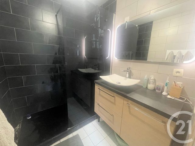 Appartement T3 &agrave; louer - 3 pi&egrave;ces - 65,92 m2 - Venissieux - 69 - RHONE-ALPES