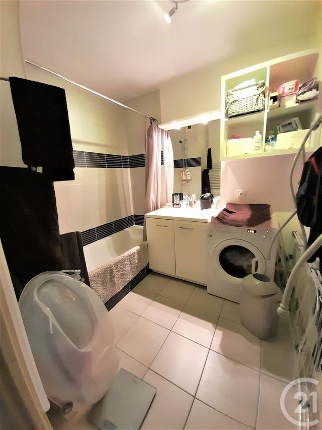 Appartement F2 &agrave; louer - 2 pi&egrave;ces - 42,42 m2 - St Fons - 69 - RHONE-ALPES