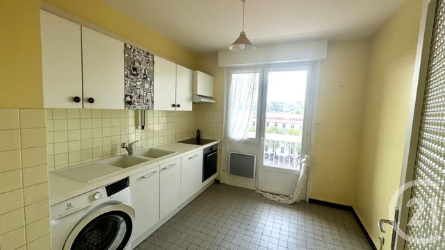 Appartement T3 &agrave; louer - 3 pi&egrave;ces - 75,13 m2 - St Fons - 69 - RHONE-ALPES