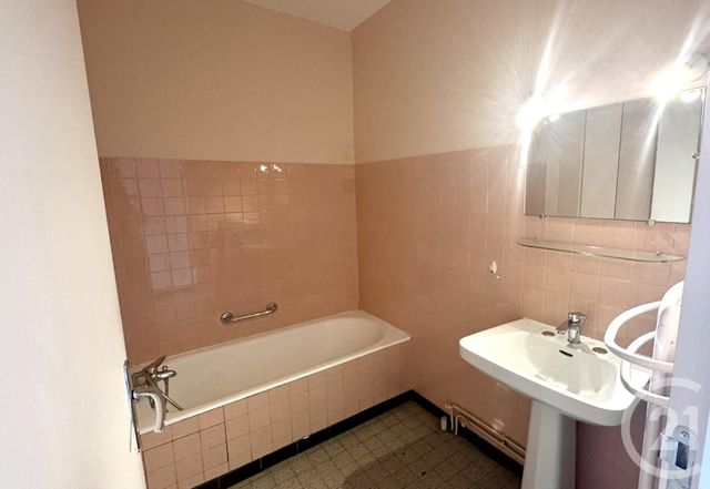 Appartement T3 &agrave; louer - 3 pi&egrave;ces - 75,13 m2 - St Fons - 69 - RHONE-ALPES
