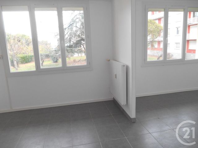 Appartement F4 &agrave; louer - 4 pi&egrave;ces - 65 m2 - Beziers - 34 - LANGUEDOC-ROUSSILLON