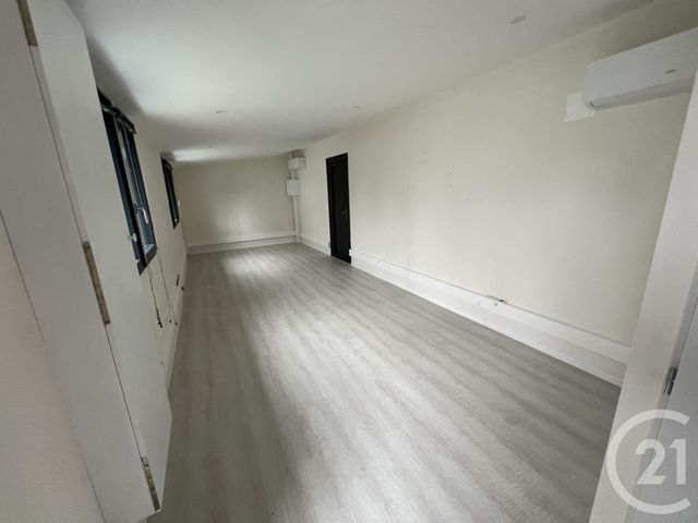 Appartement Local à louer - 1 pièce - 30 m2 - L Isle Jourdain - 32 - MIDI-PYRENEES