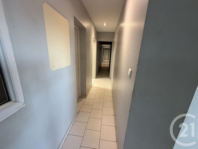 Maison &agrave; louer - 2 pi&egrave;ces - 315 m2 - L Isle Jourdain - 32 - MIDI-PYRENEES