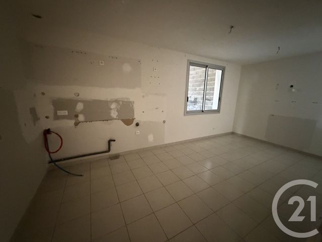 Maison &agrave; louer - 2 pi&egrave;ces - 315 m2 - L Isle Jourdain - 32 - MIDI-PYRENEES