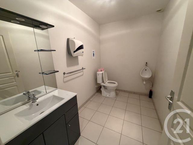 Maison &agrave; louer - 2 pi&egrave;ces - 315 m2 - L Isle Jourdain - 32 - MIDI-PYRENEES