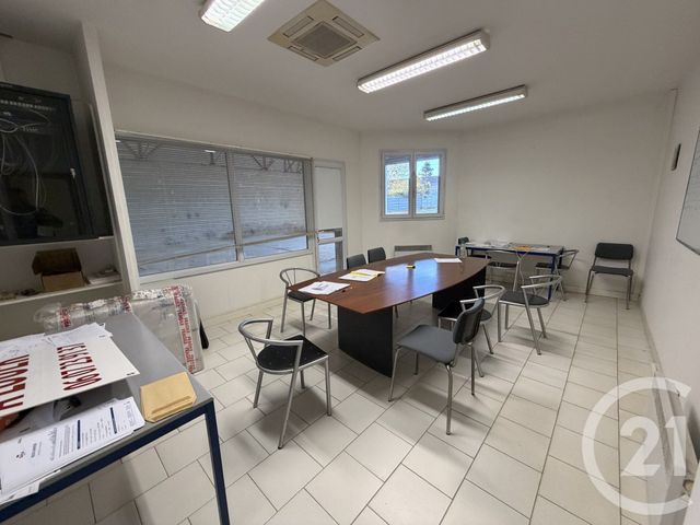 Maison &agrave; louer - 2 pi&egrave;ces - 315 m2 - L Isle Jourdain - 32 - MIDI-PYRENEES