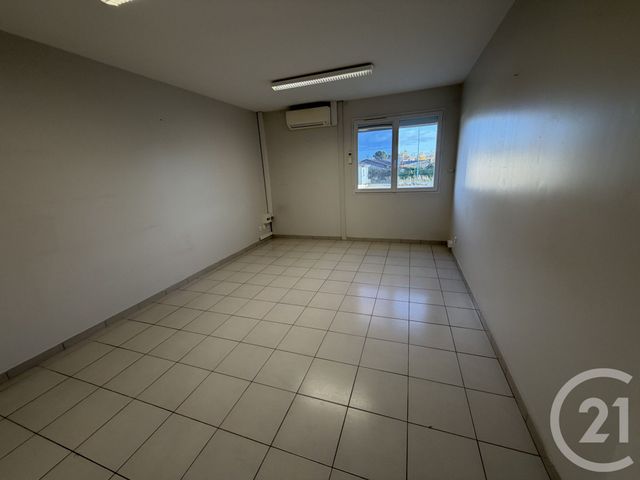 Maison &agrave; louer - 2 pi&egrave;ces - 315 m2 - L Isle Jourdain - 32 - MIDI-PYRENEES