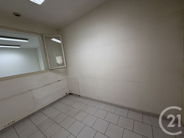 Maison &agrave; louer - 2 pi&egrave;ces - 315 m2 - L Isle Jourdain - 32 - MIDI-PYRENEES