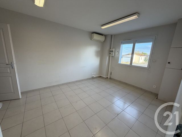 Maison &agrave; louer - 2 pi&egrave;ces - 315 m2 - L Isle Jourdain - 32 - MIDI-PYRENEES