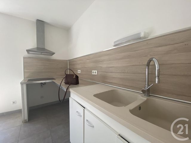 Appartement F3 &agrave; louer - 3 pi&egrave;ces - 40 m2 - Bedarieux - 34 - LANGUEDOC-ROUSSILLON