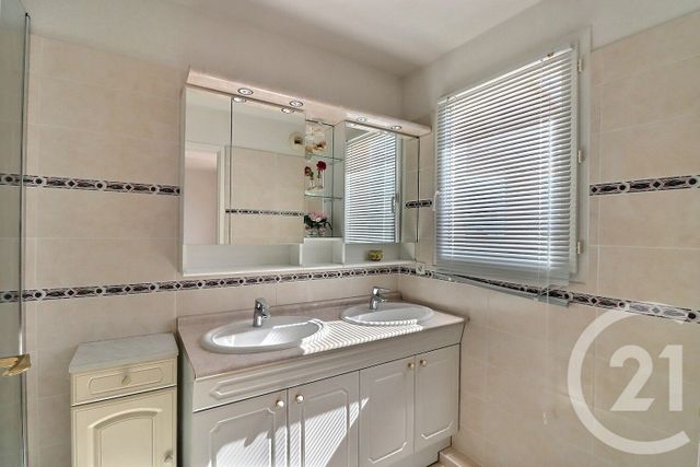 Appartement F4 &agrave; vendre - 4 pi&egrave;ces - 124 m2 - Frejus - 83 - PROVENCE-ALPES-COTE-D-AZUR