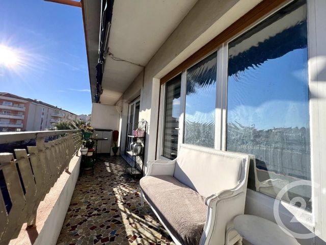 Appartement T3 à vendre - 3 pièces - 52,83 m2 - St Raphael - 83 - PROVENCE-ALPES-COTE-D-AZUR