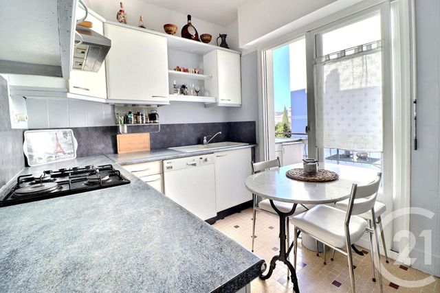 Appartement T3 à vendre - 3 pièces - 52,83 m2 - St Raphael - 83 - PROVENCE-ALPES-COTE-D-AZUR