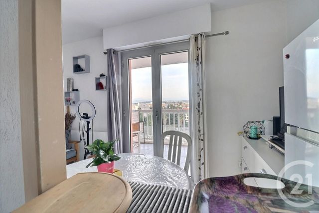 Appartement T2 à vendre - 2 pièces - 30,73 m2 - Frejus - 83 - PROVENCE-ALPES-COTE-D-AZUR