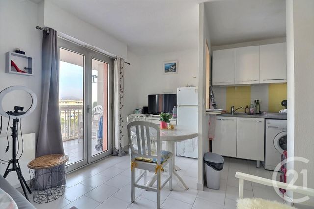 Appartement T2 à vendre - 2 pièces - 30,73 m2 - Frejus - 83 - PROVENCE-ALPES-COTE-D-AZUR