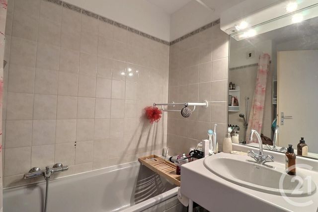 Appartement T2 à vendre - 2 pièces - 30,73 m2 - Frejus - 83 - PROVENCE-ALPES-COTE-D-AZUR