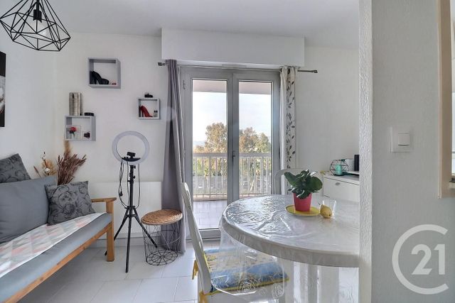 Appartement T2 à vendre - 2 pièces - 30,73 m2 - Frejus - 83 - PROVENCE-ALPES-COTE-D-AZUR