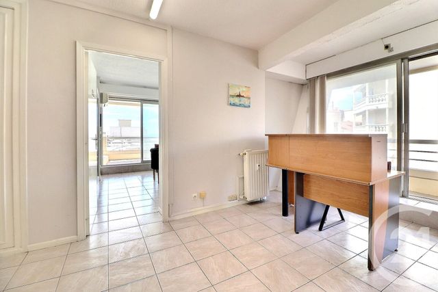 Appartement T3 à vendre - 3 pièces - 47,84 m2 - St Raphael - 83 - PROVENCE-ALPES-COTE-D-AZUR