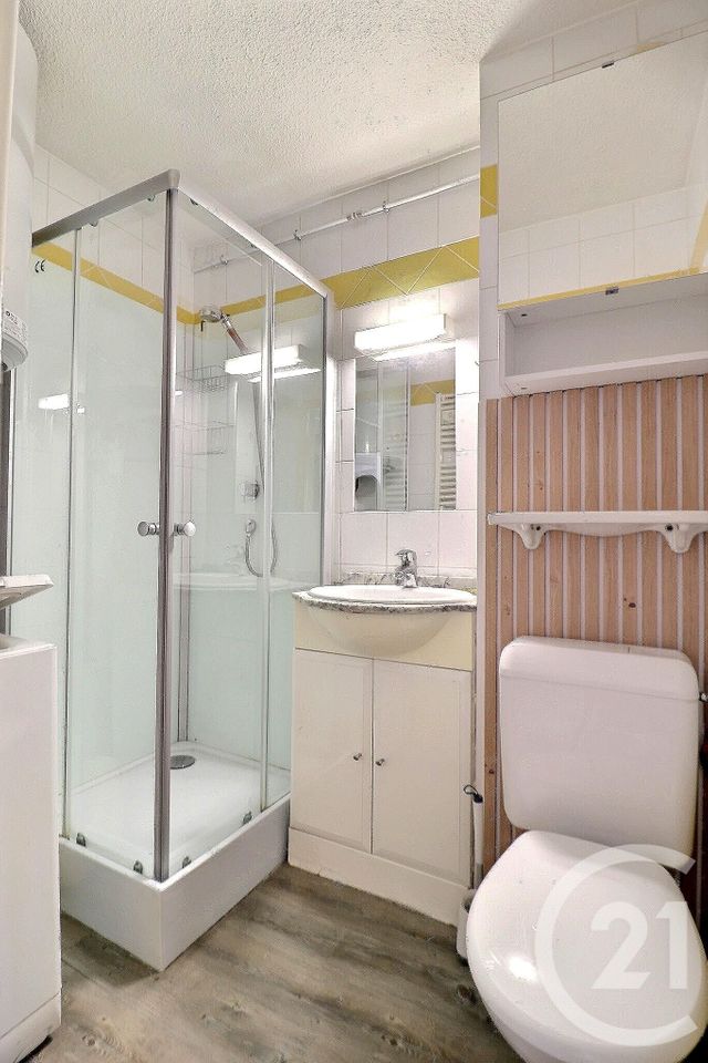 Appartement T3 à vendre - 3 pièces - 44 m2 - Frejus - 83 - PROVENCE-ALPES-COTE-D-AZUR