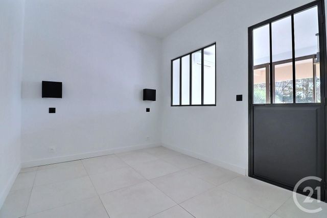 Appartement T2 à vendre - 2 pièces - 26,08 m2 - Frejus - 83 - PROVENCE-ALPES-COTE-D-AZUR