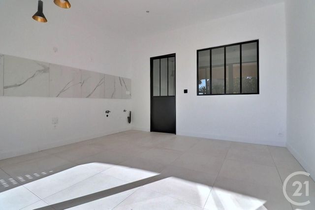 Appartement T2 à vendre - 2 pièces - 26,08 m2 - Frejus - 83 - PROVENCE-ALPES-COTE-D-AZUR