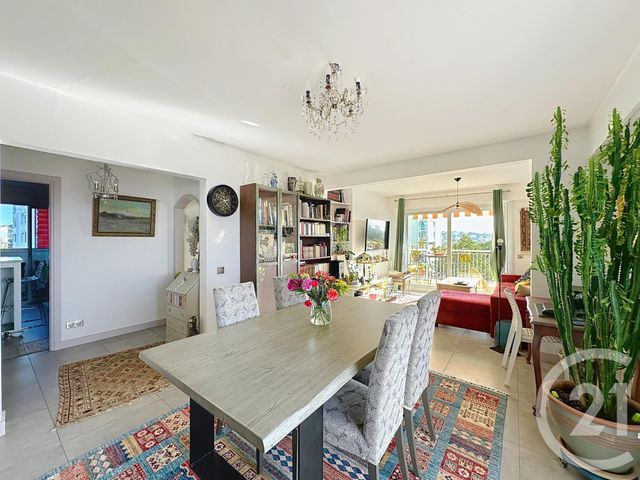 Appartement T3 à vendre - 3 pièces - 73,02 m2 - St Raphael - 83 - PROVENCE-ALPES-COTE-D-AZUR