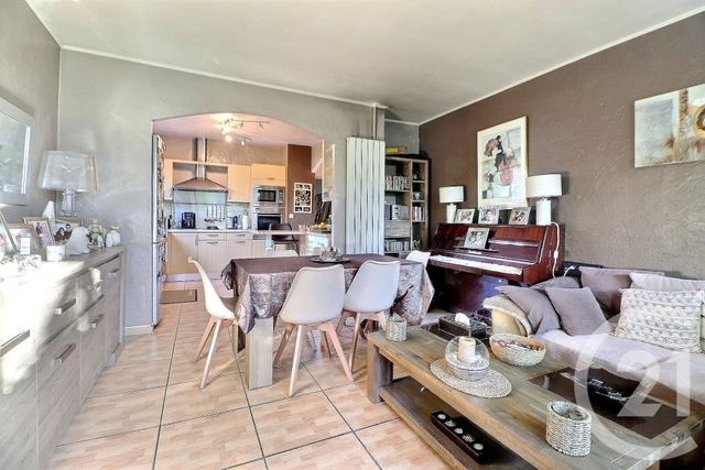Appartement T3 à vendre - 3 pièces - 69,36 m2 - St Raphael - 83 - PROVENCE-ALPES-COTE-D-AZUR