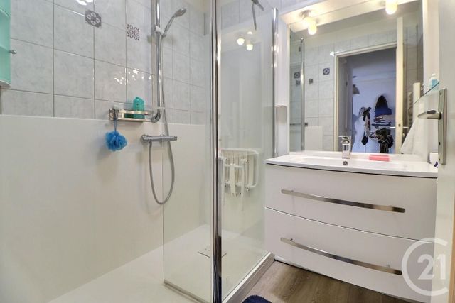 Appartement T3 à vendre - 3 pièces - 61,69 m2 - Frejus - 83 - PROVENCE-ALPES-COTE-D-AZUR