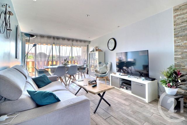 Appartement T3 à vendre - 3 pièces - 72 m2 - Frejus - 83 - PROVENCE-ALPES-COTE-D-AZUR