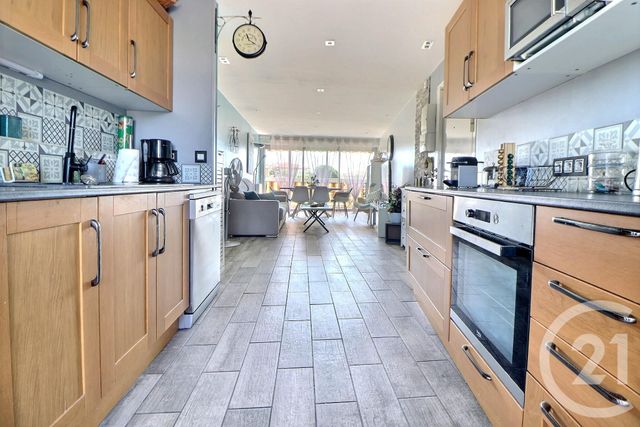 Appartement T3 à vendre - 3 pièces - 72 m2 - Frejus - 83 - PROVENCE-ALPES-COTE-D-AZUR