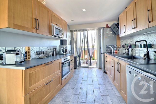 Appartement T3 à vendre - 3 pièces - 72 m2 - Frejus - 83 - PROVENCE-ALPES-COTE-D-AZUR