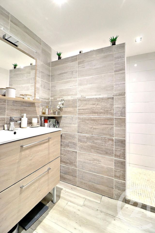 Appartement T3 à vendre - 3 pièces - 72 m2 - Frejus - 83 - PROVENCE-ALPES-COTE-D-AZUR