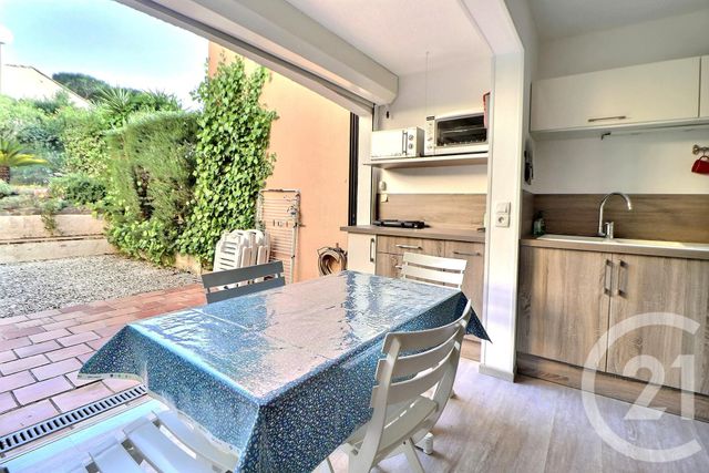 Appartement T2 à vendre - 2 pièces - 30,47 m2 - Frejus - 83 - PROVENCE-ALPES-COTE-D-AZUR