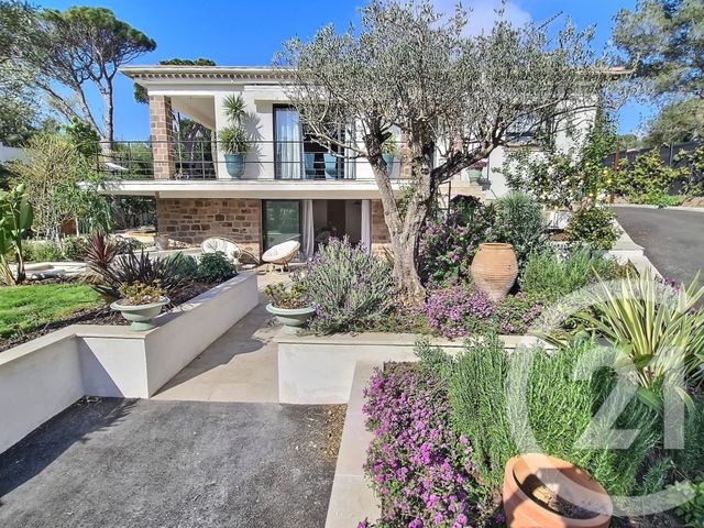Maison à vendre - 6 pièces - 184 m2 - St Raphael - 83 - PROVENCE-ALPES-COTE-D-AZUR