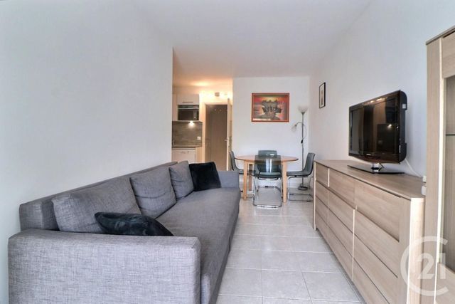 Appartement T2 à vendre - 2 pièces - 34,86 m2 - St Raphael - 83 - PROVENCE-ALPES-COTE-D-AZUR