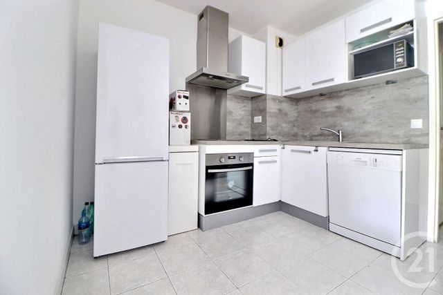 Appartement T2 à vendre - 2 pièces - 34,86 m2 - St Raphael - 83 - PROVENCE-ALPES-COTE-D-AZUR