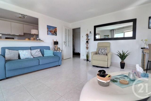 Appartement T3 à vendre - 3 pièces - 71 m2 - Frejus - 83 - PROVENCE-ALPES-COTE-D-AZUR
