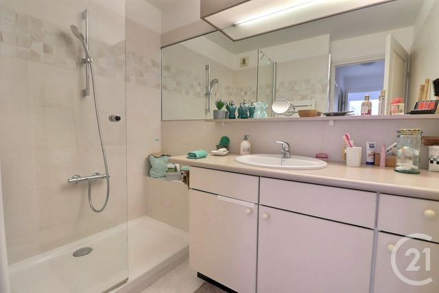 Appartement T3 à vendre - 3 pièces - 71 m2 - Frejus - 83 - PROVENCE-ALPES-COTE-D-AZUR