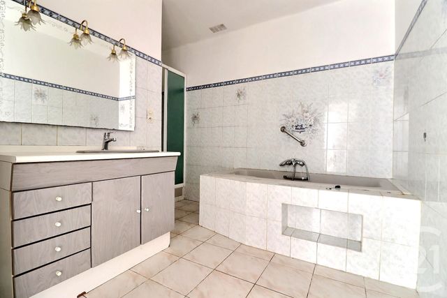 Appartement T4 à vendre - 4 pièces - 91,26 m2 - Frejus - 83 - PROVENCE-ALPES-COTE-D-AZUR