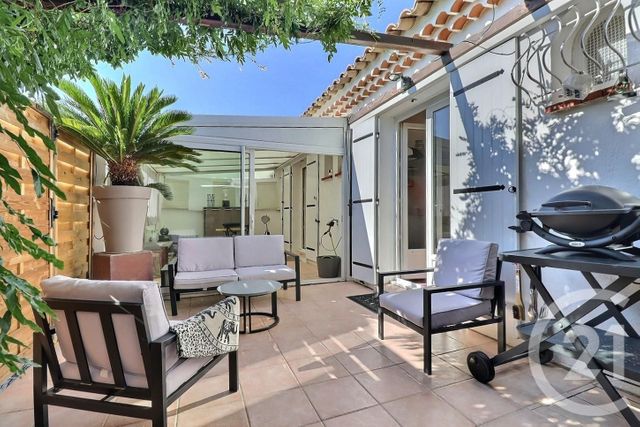 Appartement T2 à vendre - 3 pièces - 48,12 m2 - St Raphael - 83 - PROVENCE-ALPES-COTE-D-AZUR