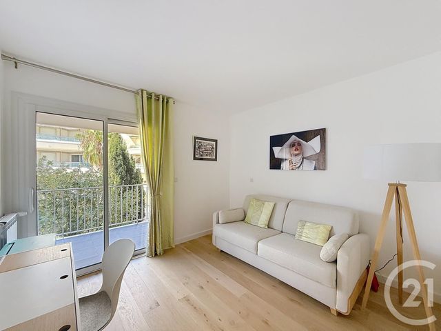 Appartement T4 à vendre - 4 pièces - 89,69 m2 - Frejus - 83 - PROVENCE-ALPES-COTE-D-AZUR