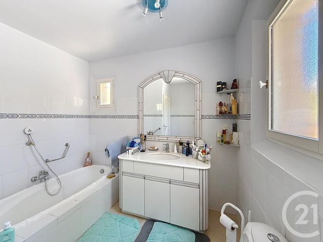 Maison à vendre - 4 pièces - 128 m2 - Frejus - 83 - PROVENCE-ALPES-COTE-D-AZUR