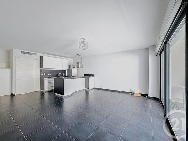 Appartement T3 à vendre - 3 pièces - 77,31 m2 - St Raphael - 83 - PROVENCE-ALPES-COTE-D-AZUR